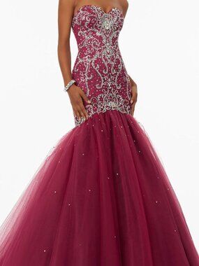 MORILEE 99132 BLACK CHERRY BURGUNDY SIZE 4 STRAPLESS FITTED MERMAID FORMAL GOWN